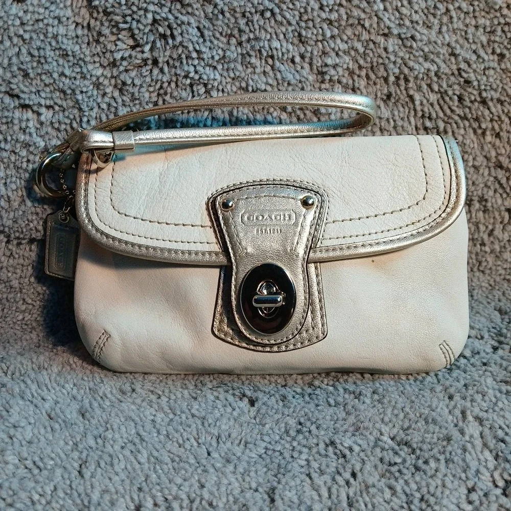 Coach Legacy Leather Flap Wristlet Ivory And Gold Turn Lock Hang Tag Pink Satin